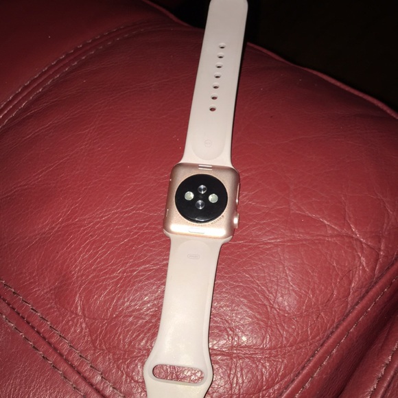 Apple Watch ! Small crack on corner but works good - Picture 2 of 2